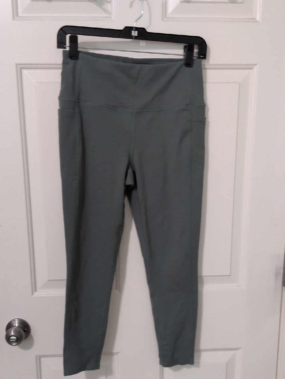 High-Waist Performance Leggings in Sage Green